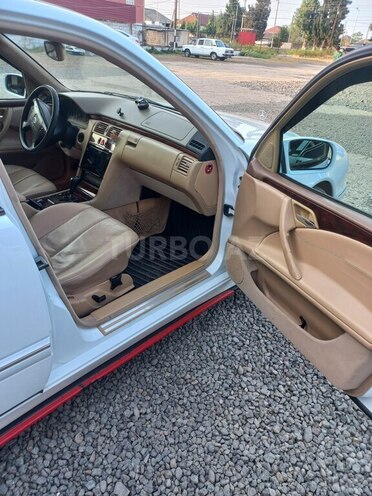 Mercedes E 240 2000, 318,400 km - 2.4 l - Masallı