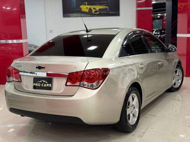 Chevrolet Cruze-11