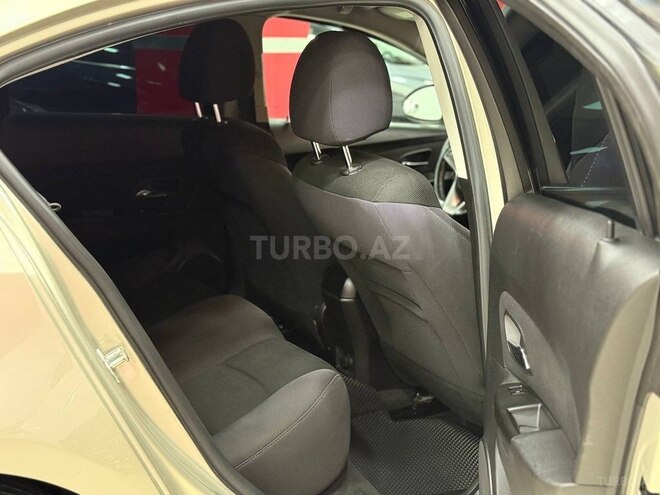 Chevrolet Cruze-17