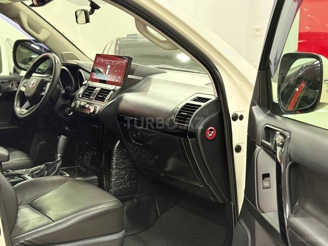 Toyota Land Cruiser Prado-19