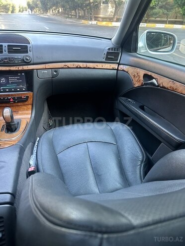 Mercedes E 240 2002, 242,900 km - 2.6 l - Bakı