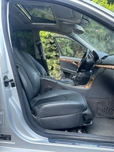 Mercedes E 240 2002, 242,900 km - 2.6 l - Bakı