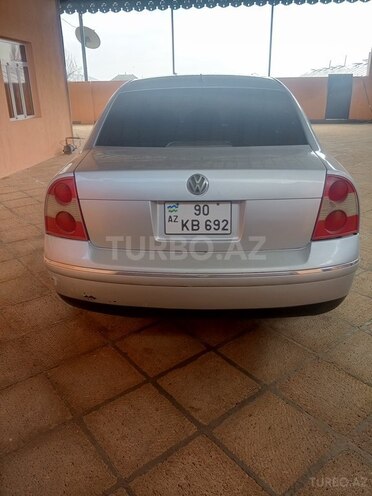 Volkswagen Passat 2002, 200,000 km - 1.8 l - Salyan