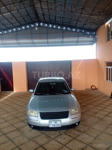 Volkswagen Passat 2002, 200,000 km - 1.8 l - Salyan