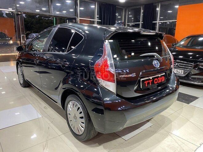 Toyota Prius C 2015, 160,000 km - 1.5 l - Sumqayıt