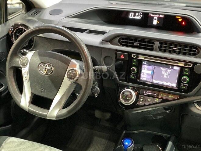 Toyota Prius C 2015, 160,000 km - 1.5 l - Sumqayıt