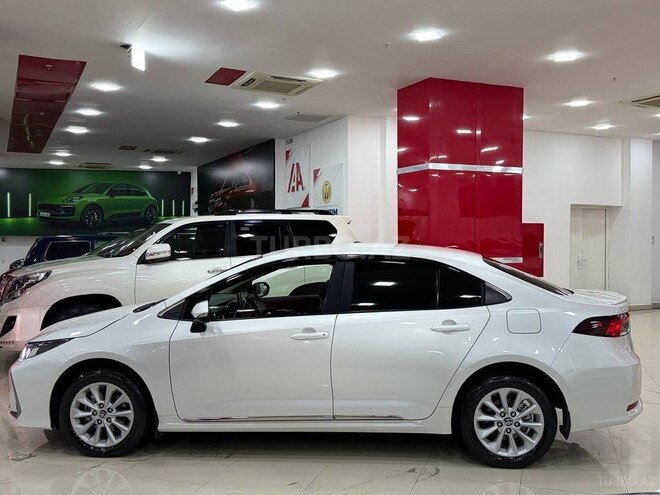 Toyota Corolla 2022, 100,000 km - 1.6 l - Bakı