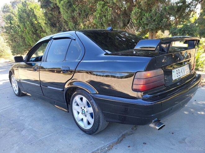 BMW 318 1993, 325,632 km - 1.8 l - Sumqayıt
