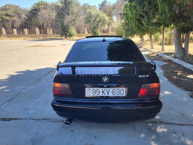 BMW 318 1993, 325,632 km - 1.8 l - Sumqayıt