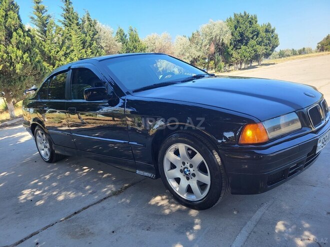 BMW 318 1993, 325,632 km - 1.8 l - Sumqayıt