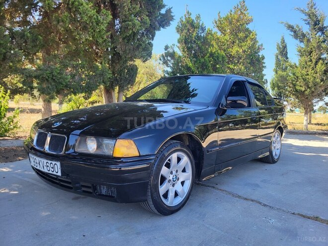 BMW 318 1993, 325,632 km - 1.8 l - Sumqayıt