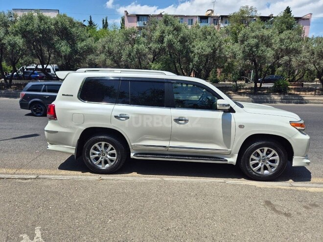 Toyota Land Cruiser-7