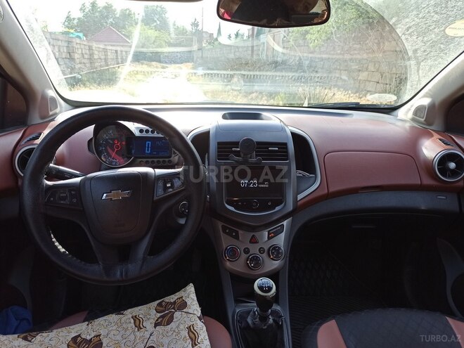 Chevrolet Aveo-10