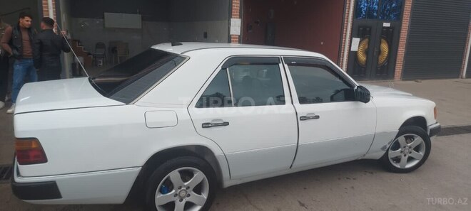 Mercedes E 250 1991, 529,883 km - 2.5 л - Naxçıvan