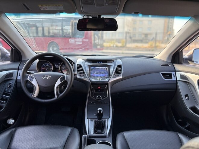 Hyundai Avante-12