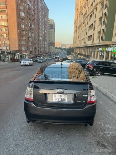 Toyota Prius-2