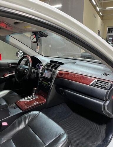 Toyota Camry-15