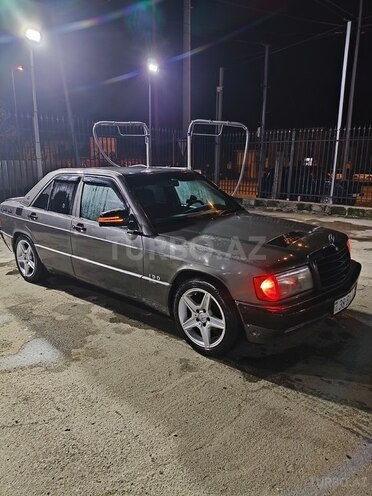 Mercedes 190 1992, 450,000 km - 1.8 l - Qusar