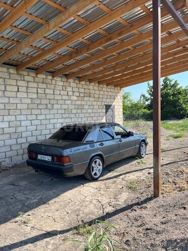 Mercedes 190 1992, 450,000 km - 1.8 l - Qusar