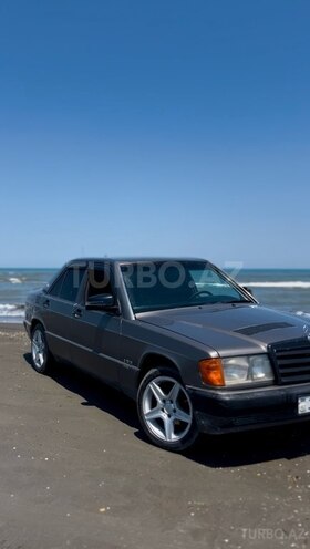 Mercedes 190 1992, 450,000 km - 1.8 l - Qusar