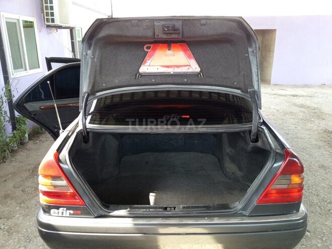 Mercedes C 250 d 1995, 572,123 km - 2.5 l - Salyan