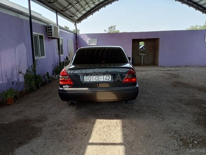 Mercedes C 250 d 1995, 572,123 km - 2.5 l - Salyan
