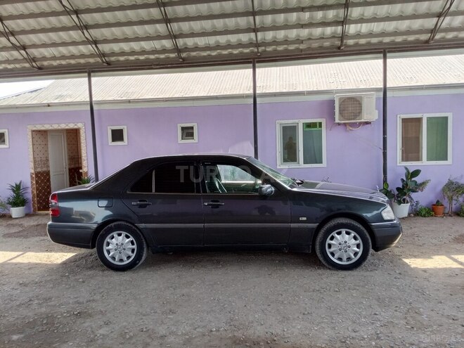 Mercedes C 250 d 1995, 572,123 km - 2.5 l - Salyan