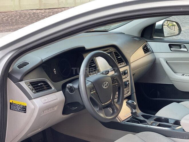 Hyundai Sonata-15