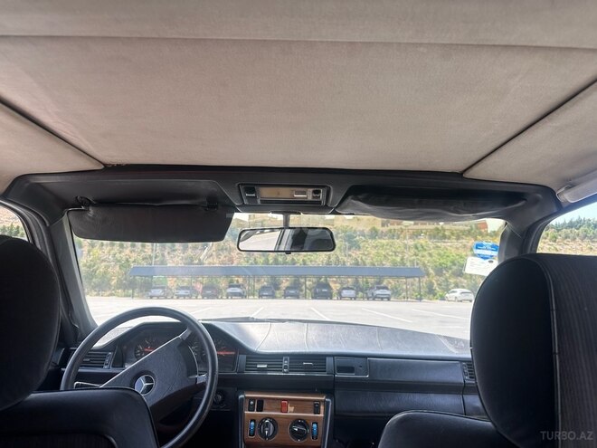 Mercedes E 250 1988, 339,580 km - 2.5 l - Bakı
