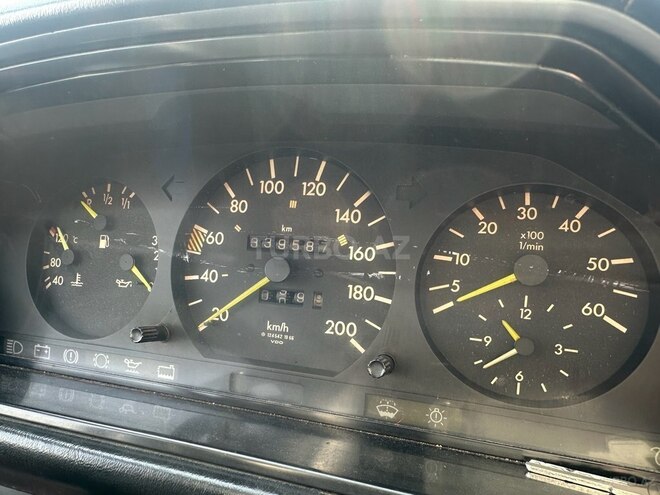 Mercedes E 250 1988, 339,580 km - 2.5 l - Bakı