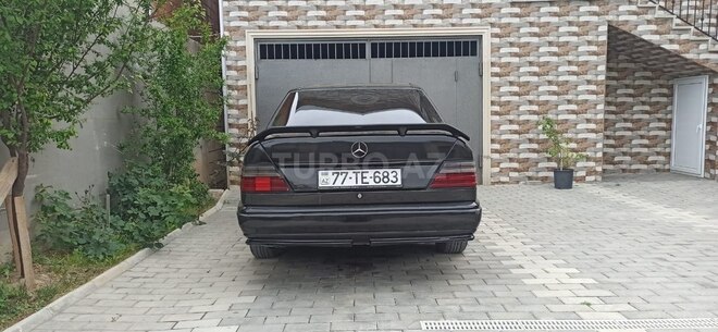 Mercedes E 250 1988, 339,580 km - 2.5 l - Bakı