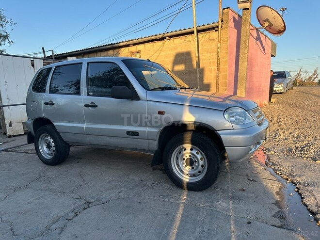 Chevrolet Niva 2006, 87,000 km - 1.7 л - Salyan