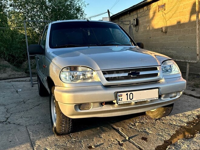 Chevrolet Niva 2006, 87,000 km - 1.7 л - Salyan
