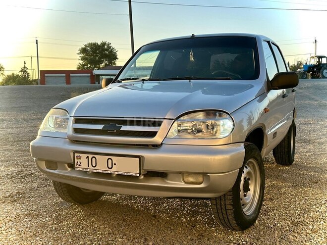 Chevrolet Niva 2006, 87,000 km - 1.7 л - Salyan