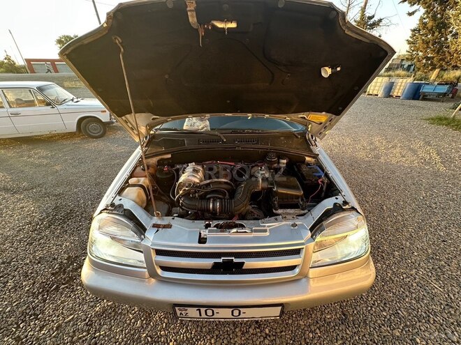 Chevrolet Niva 2006, 87,000 km - 1.7 л - Salyan