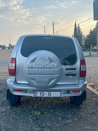Chevrolet Niva 2006, 87,000 km - 1.7 л - Salyan