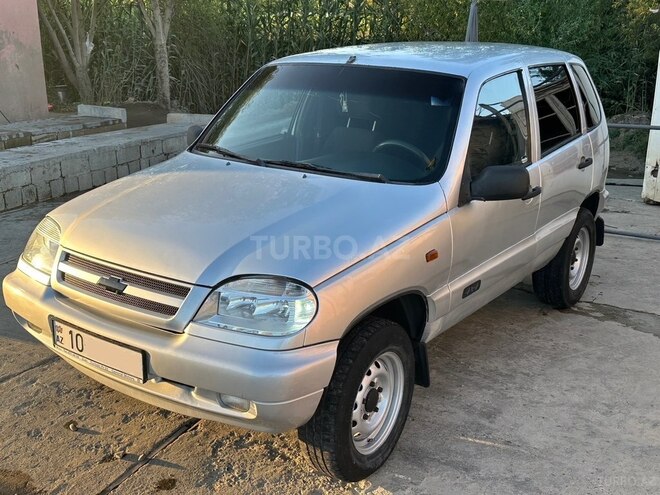 Chevrolet Niva 2006, 87,000 km - 1.7 л - Salyan