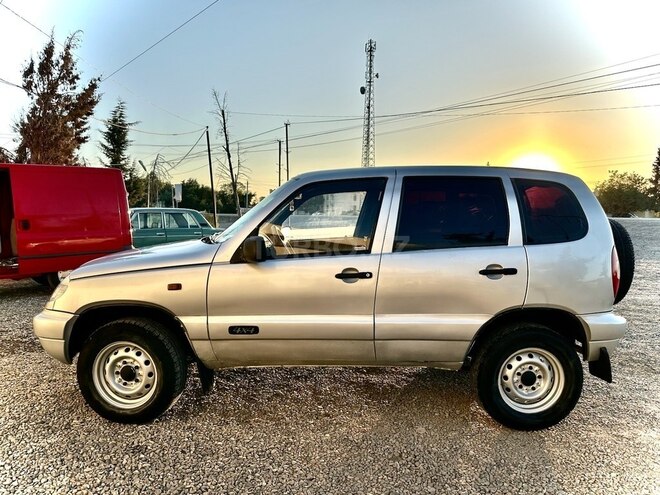 Chevrolet Niva 2006, 87,000 km - 1.7 л - Salyan