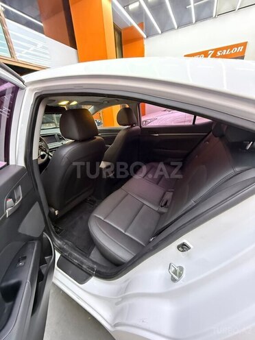 Hyundai Avante-11