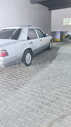 Mercedes E 220 1994, 213,000 km - 2.2 l - Bakı