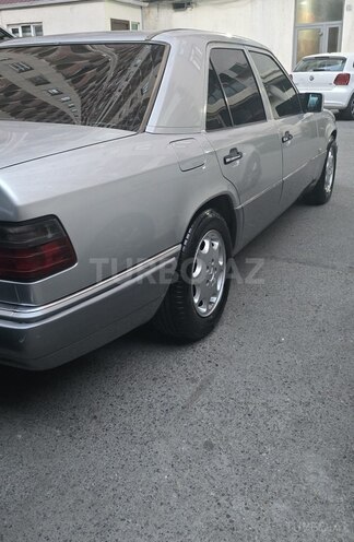 Mercedes E 220 1994, 213,000 km - 2.2 l - Bakı