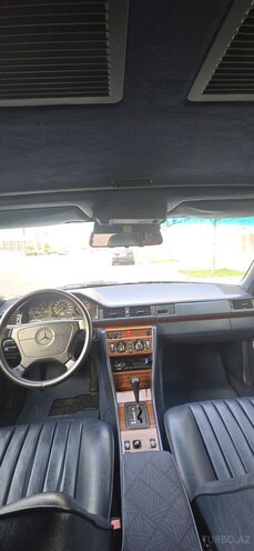 Mercedes E 220 1994, 213,000 km - 2.2 l - Bakı