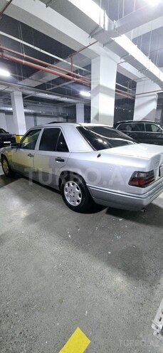 Mercedes E 220 1994, 213,000 km - 2.2 l - Bakı