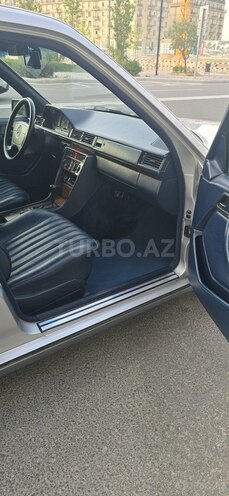 Mercedes E 220 1994, 213,000 km - 2.2 l - Bakı