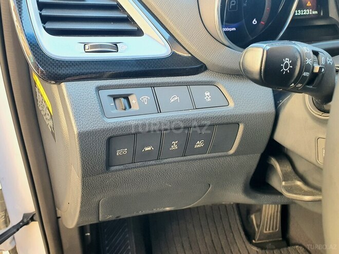 Hyundai Santa Fe-12