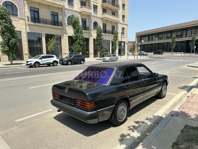 Mercedes 190-2