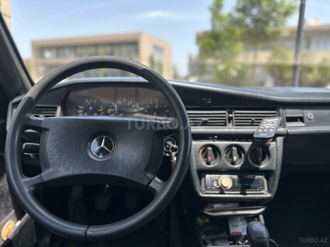 Mercedes 190-8
