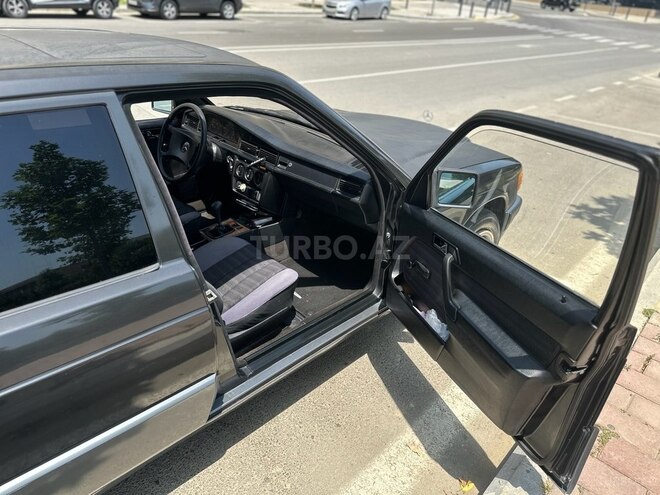 Mercedes 190-13