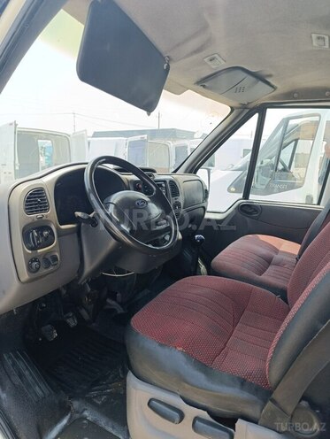 Ford Transit-4