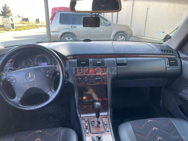 Mercedes E 240 1999, 298,000 km - 2.4 l - Bakı
